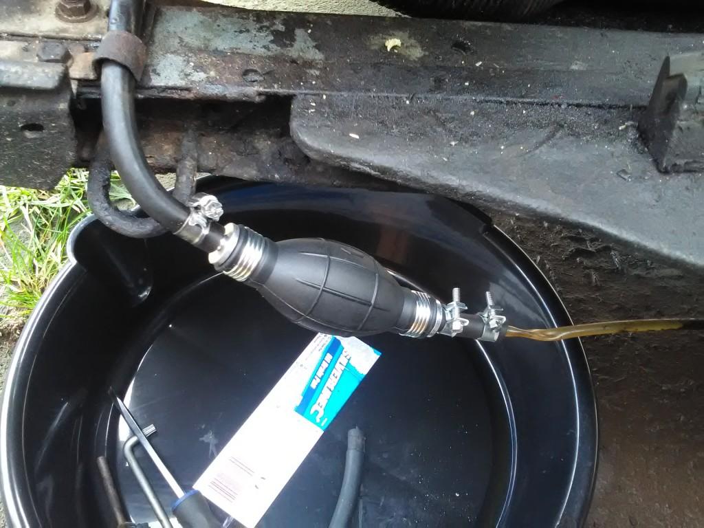 2CV fuel primer pump fitting