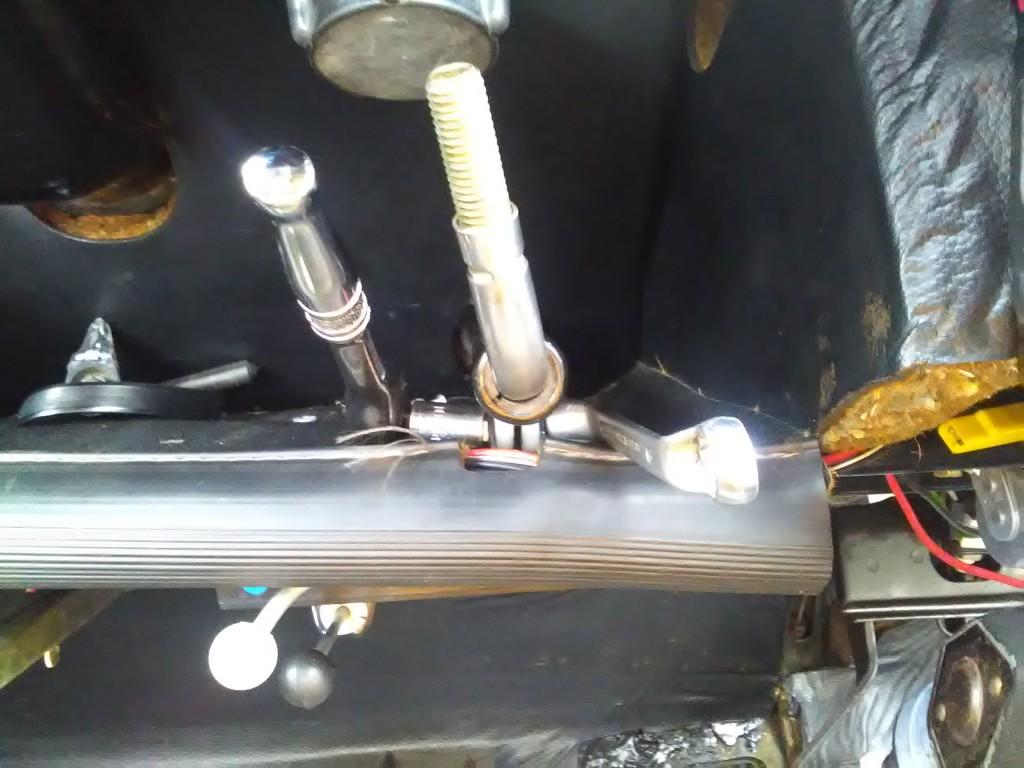 2CV gear change dashboard fixing
