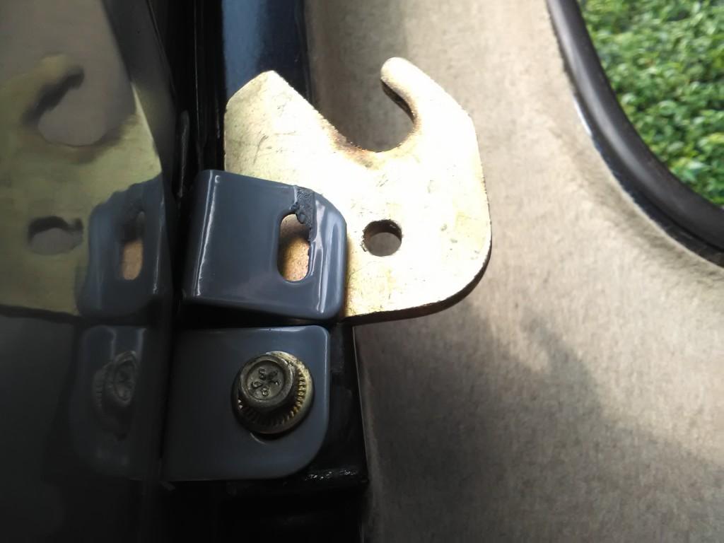 2CV roof rear fixing