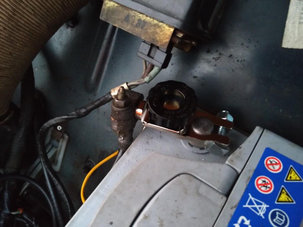 Battery isolator fitted to 2CV