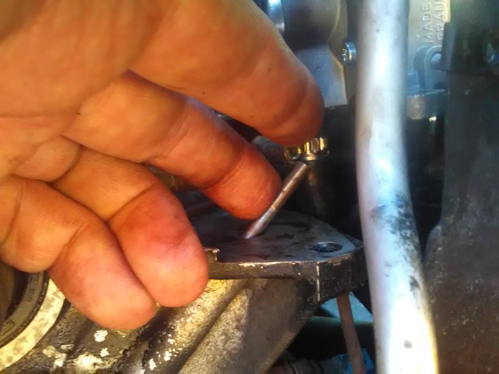 2CV fuel pump actuation rod in-situ