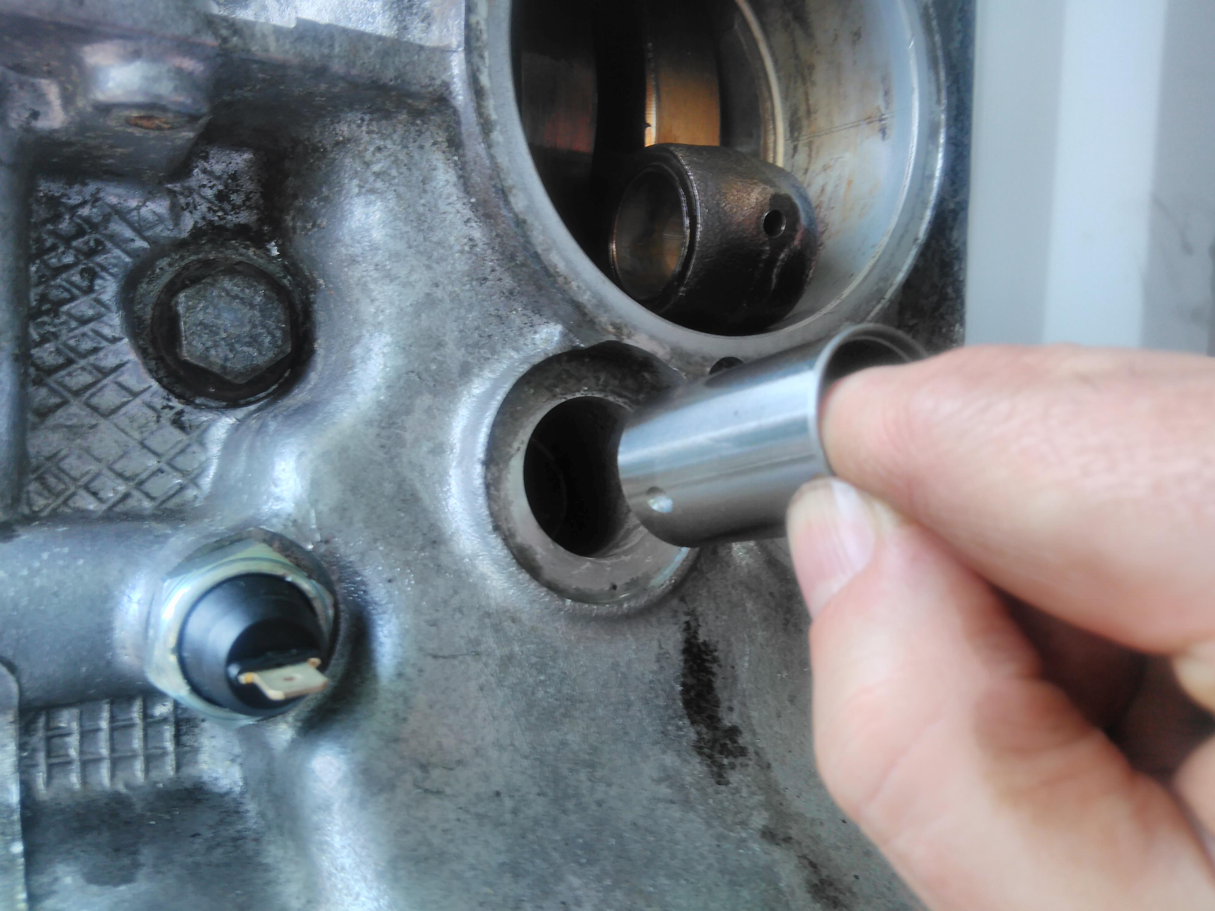 2CV tappet fitting