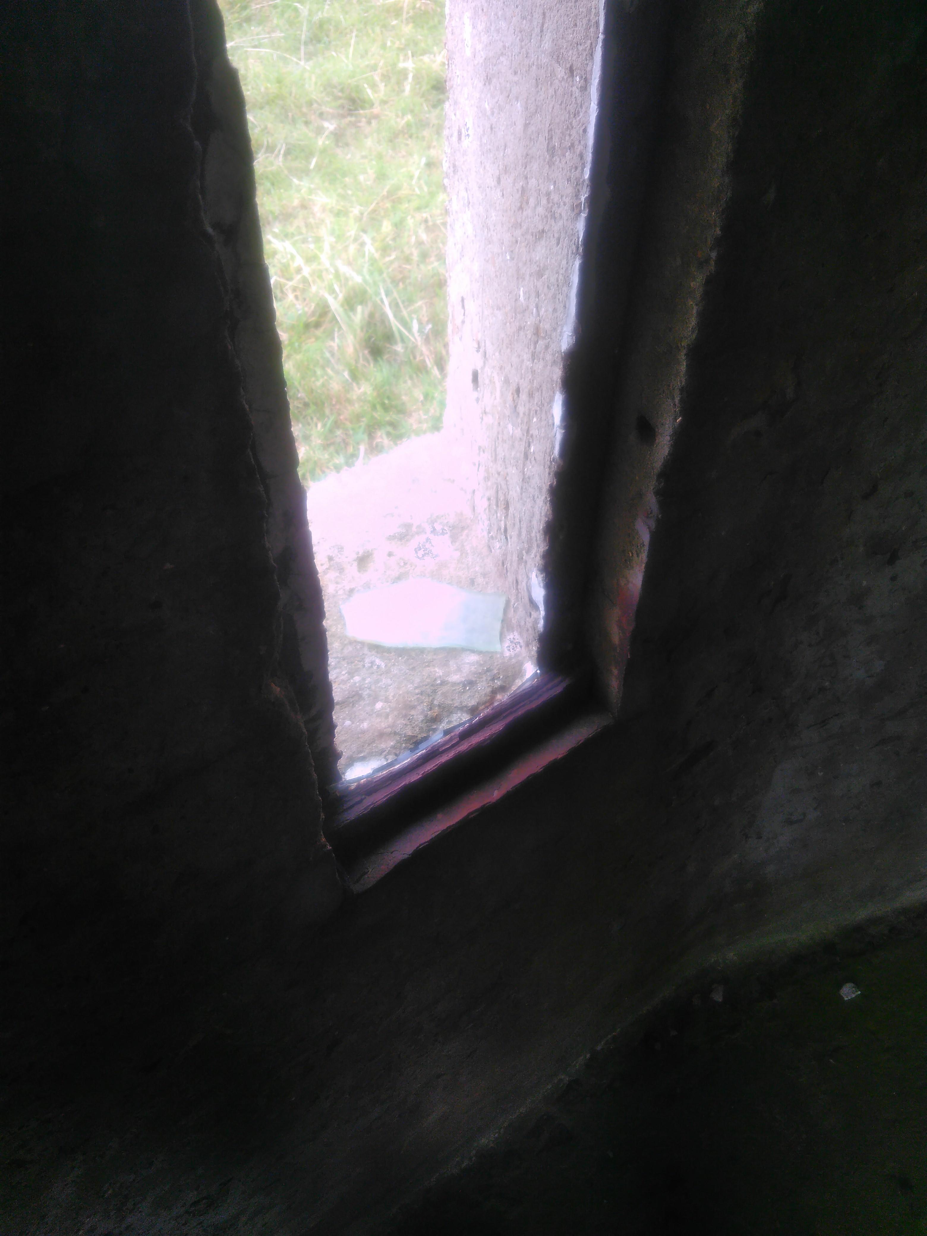 Graemsay dispersed beam searchlight emplacement