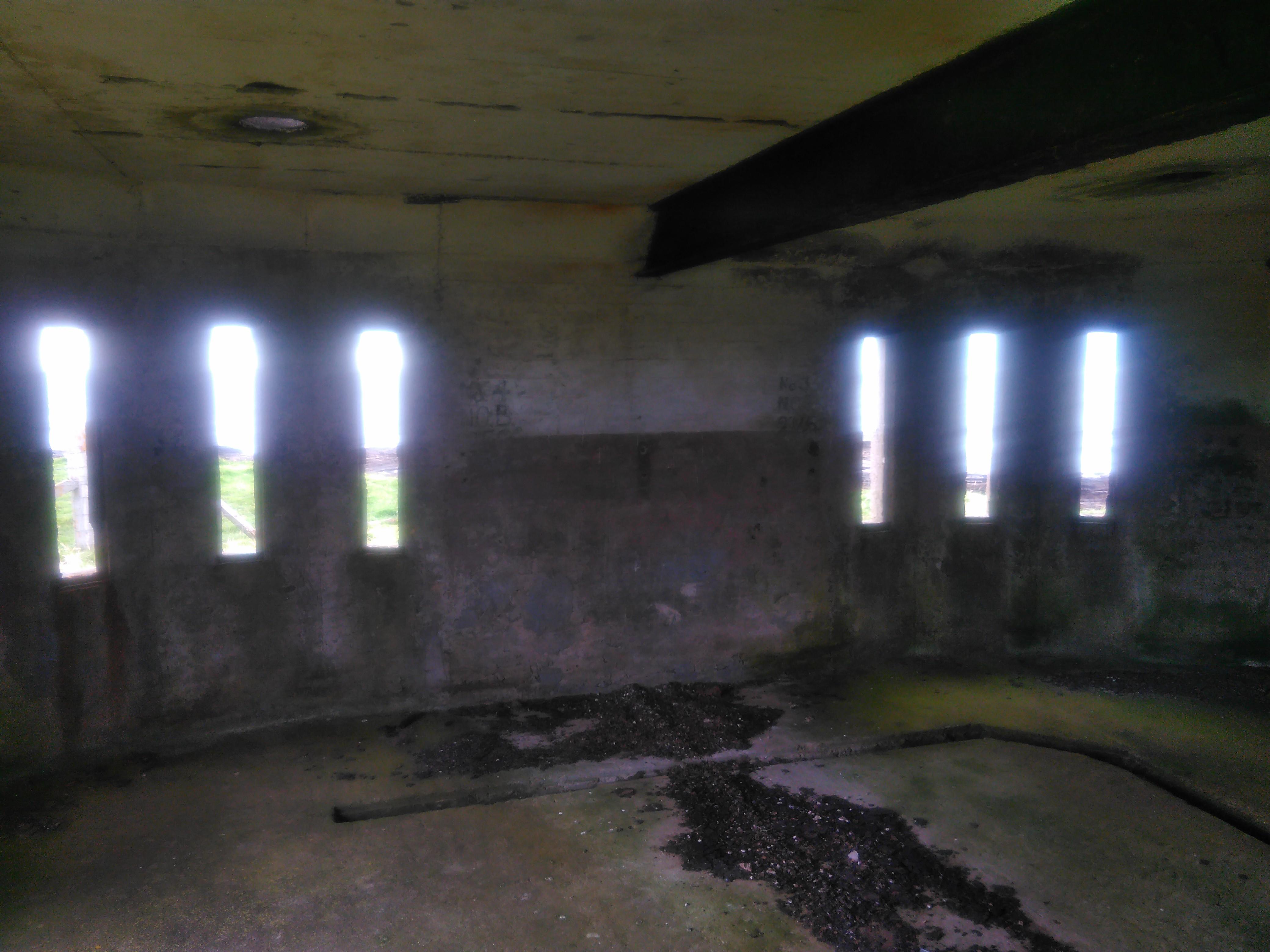 Graemsay dispersed beam searchlight emplacement