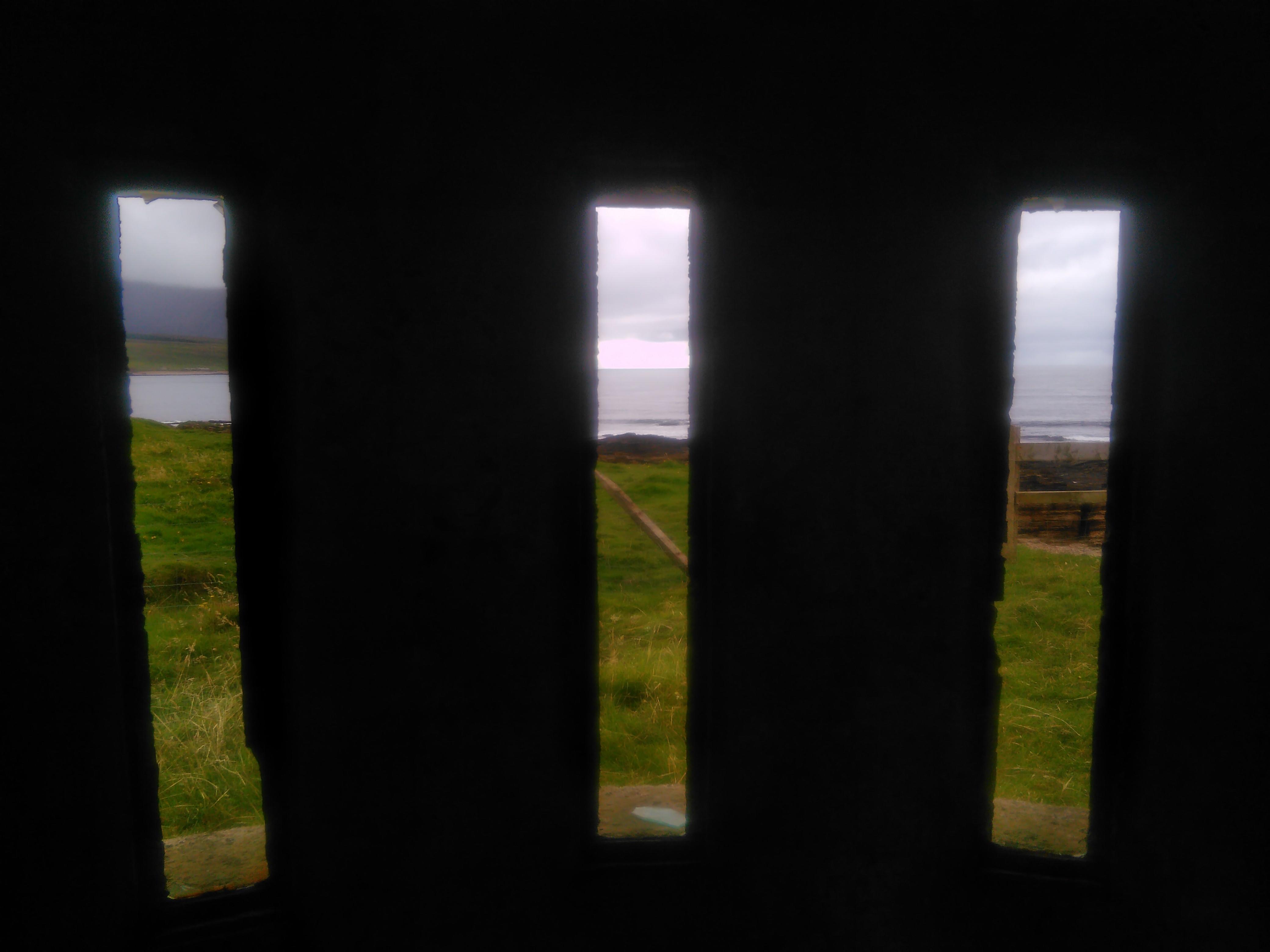 Graemsay dispersed beam searchlight emplacement
